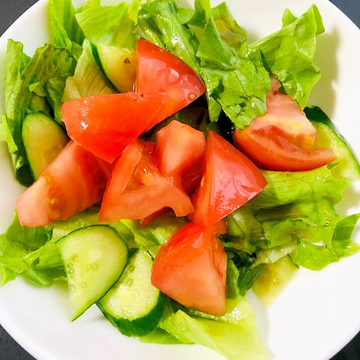 トマトのマリネと野菜のサラダ